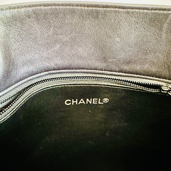 EUC CHANEL MATELASSE LAMBSKIN LEATHER QUILTED CC LOGO SHOULDER BAG MADE IN ITALY - Picture 13 of 16